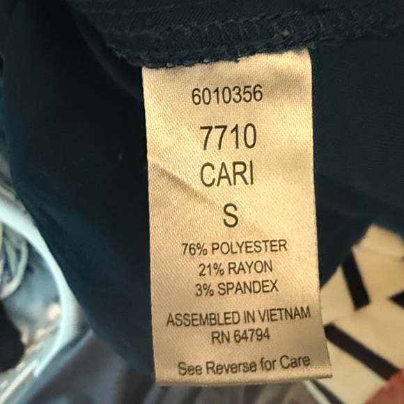 Med Couture Caribbean blue V-Neck Scrub Set - Picture 5 of 6